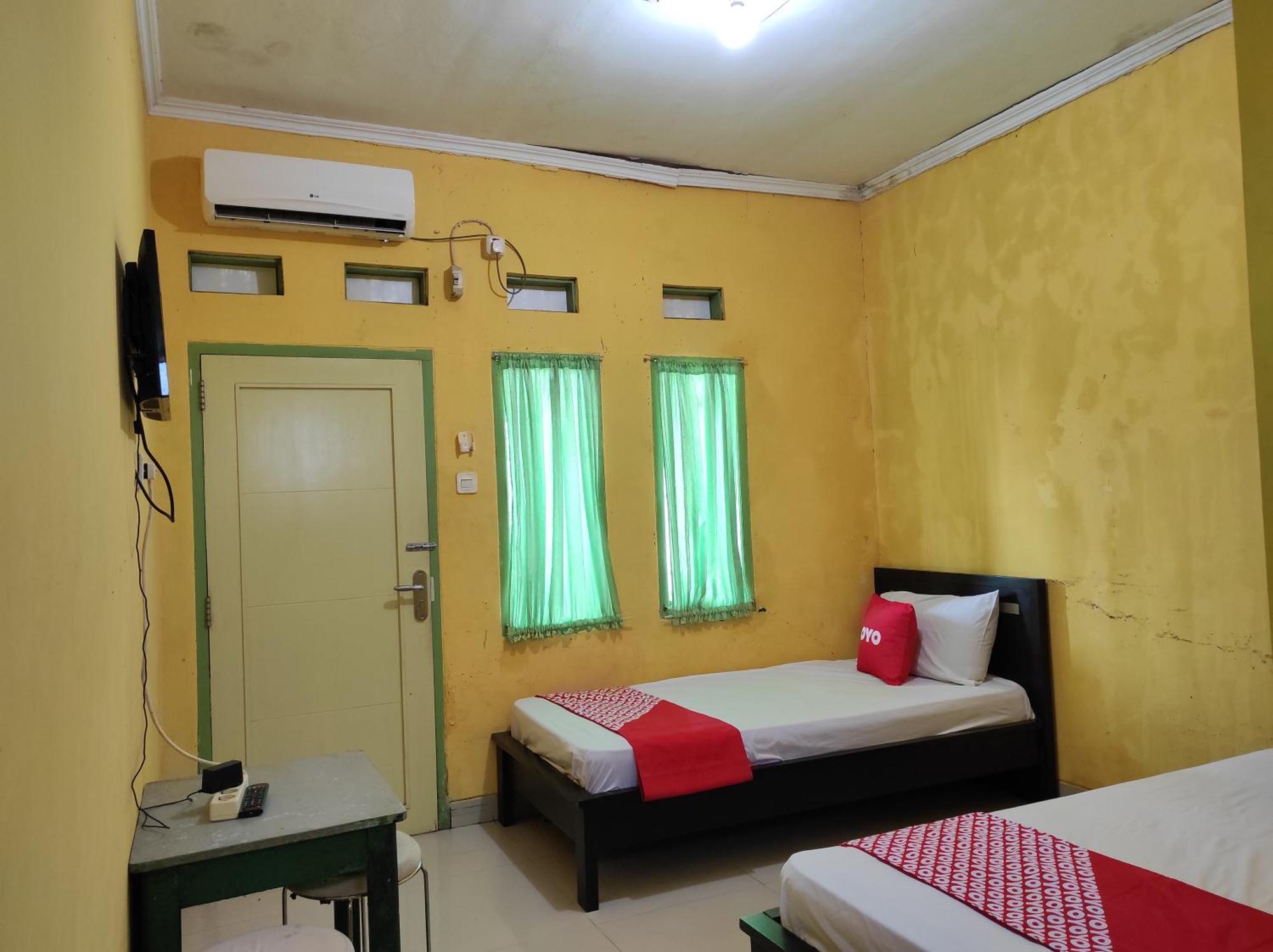 Oyo 90333 Wisma Tenang Jaya Syariah Majalengka Exterior foto