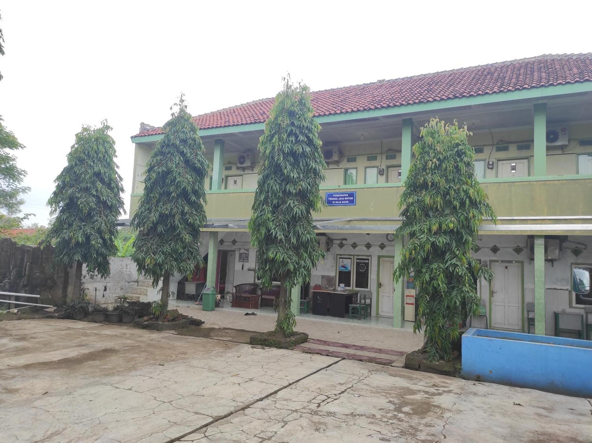 Oyo 90333 Wisma Tenang Jaya Syariah Majalengka Exterior foto